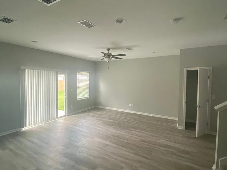 1737 Charlotte St — Photo 9