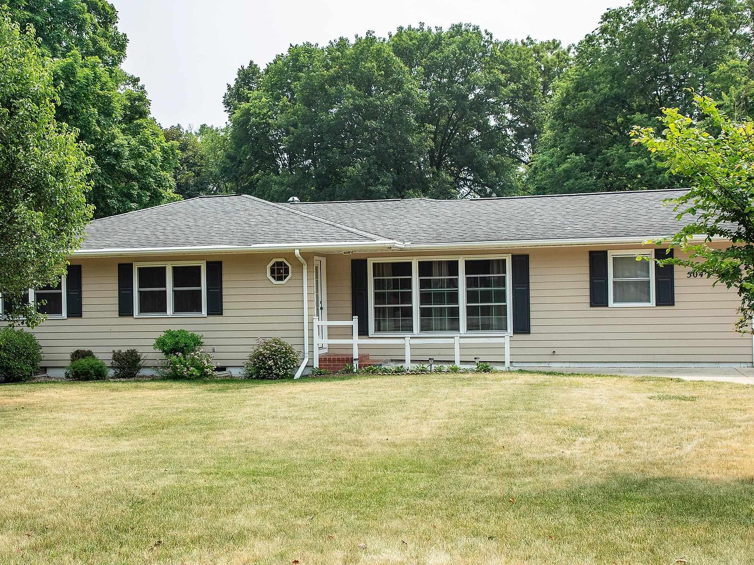 504 3rd Ave NE, Waverly, IA 50677 Zillow