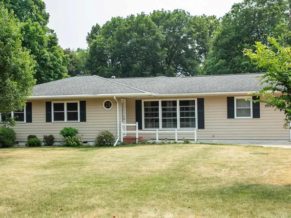 504 3rd Ave NE, Waverly, IA 50677
