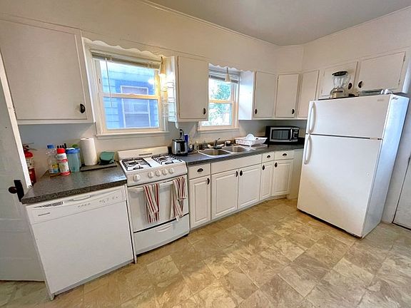 5th image of 1318 Saint James Ct #1