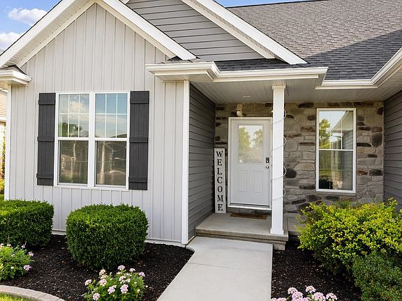 2nd image of 4198 Oak Ridge Cir