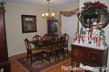 Spacious dining...
						:
						Beautiful newer floors
