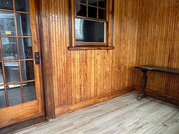 4th image of 55 E Walnut St #2