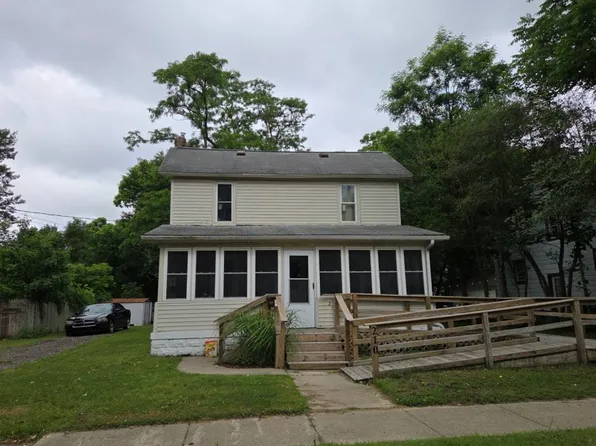 210 S Lowe St, Dowagiac, MI 49047