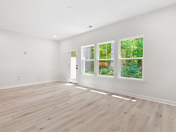 3rd image of 1008 Serene Rd #100