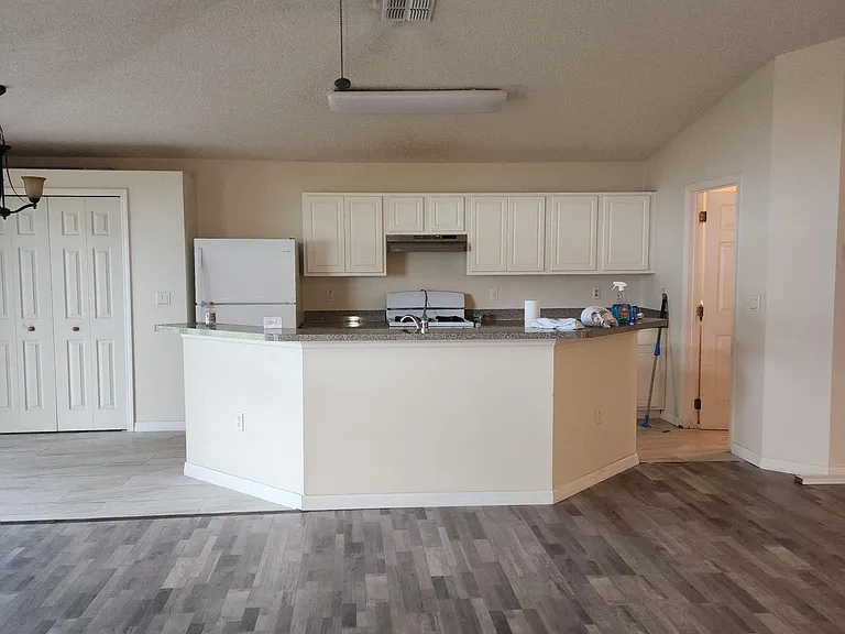 142 Sweet Bay St — Photo 6