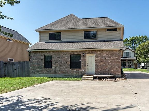 2nd image of 819 Churchill St
