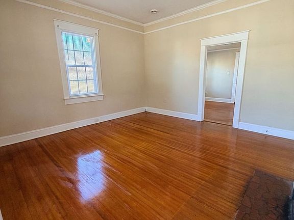 5th image of 503 Norwood Ave W