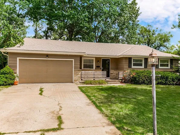 9733 Walnut St, Kansas City, MO 64114