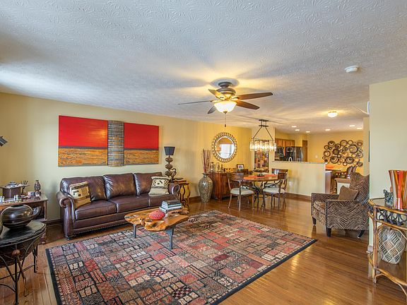 3rd image of 5919 Canyon Creek Dr #706