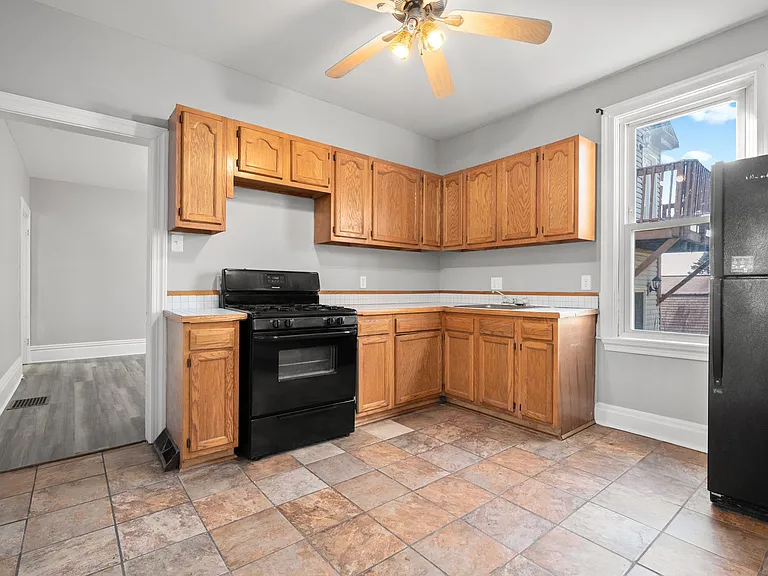 362 Republic St — Photo 6