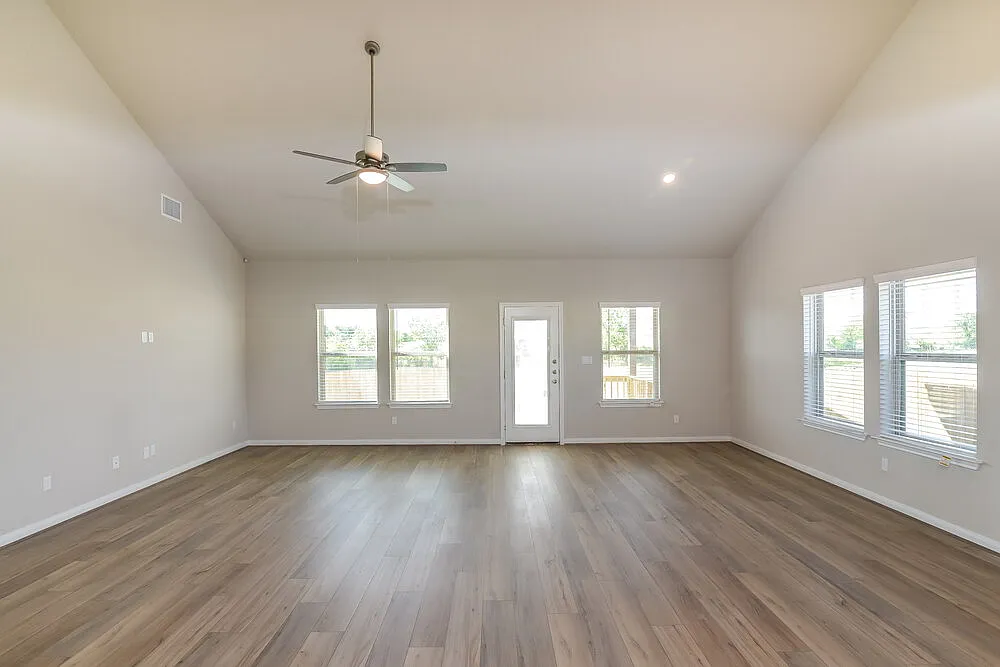 4 bed, 2.5 bath, 2991 sqft, $2,965 — Photo 4
