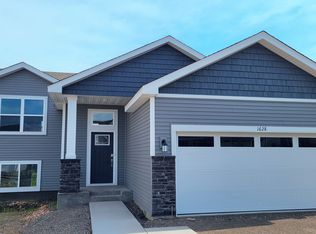 162X River Rock Dr, Carver, MN 55315
