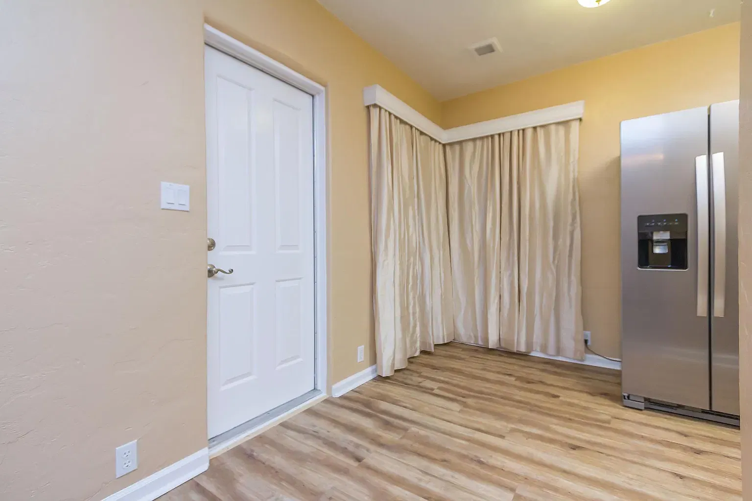 2 bed, 900 sqft, $1,750 — Photo 4
