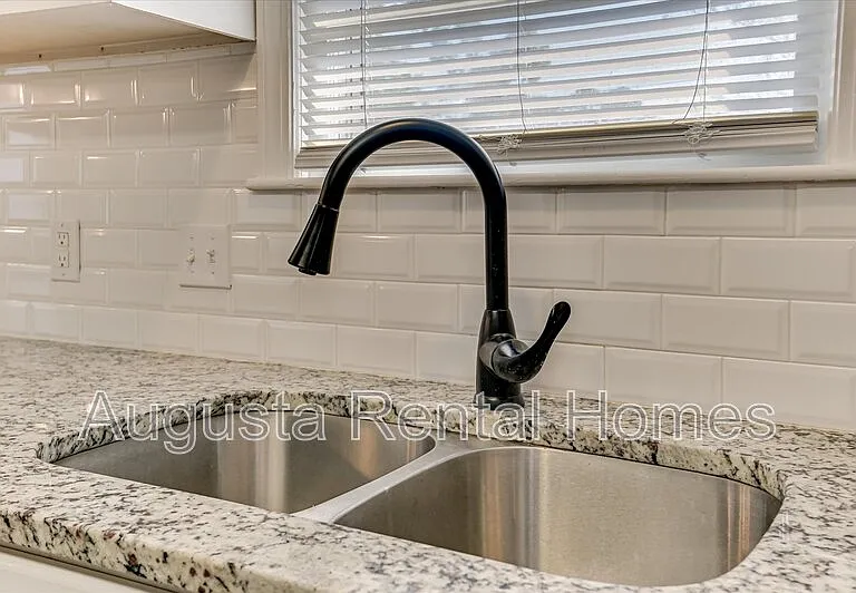 3210 York Dr — Photo 20
