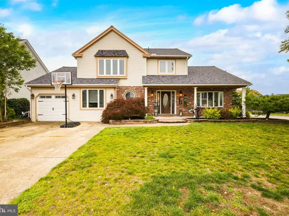 48 Mayflower Dr, Sicklerville, NJ 08081