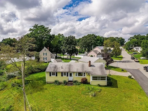 920 Shawsheen St, Tewksbury, MA 01876