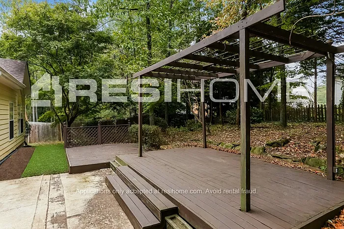 210 Foster Trace Dr — Photo 14