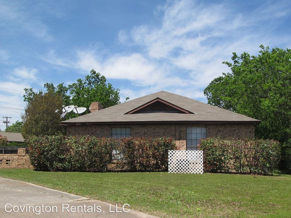1st image of 402 Phoenix Dr #1