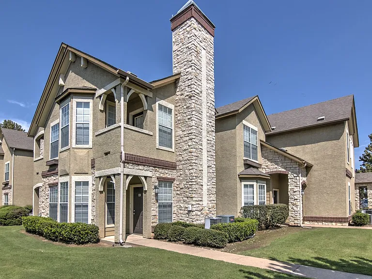 Mansions at Riverside — Photo 9