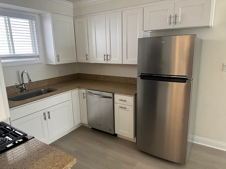 416 N Broadway — Photo 8