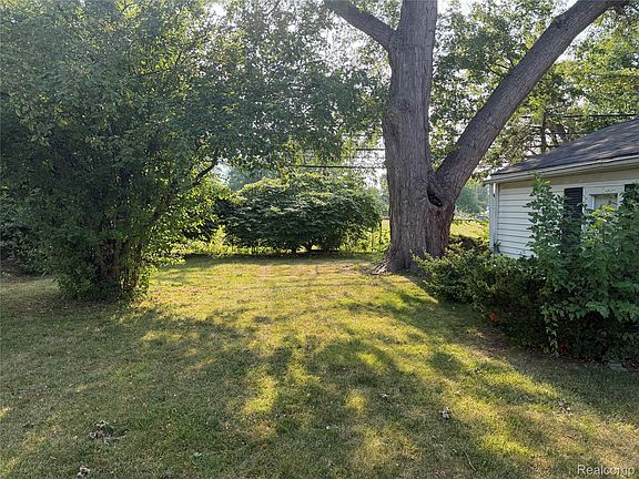 3rd image of 21819 Shakespeare Ave