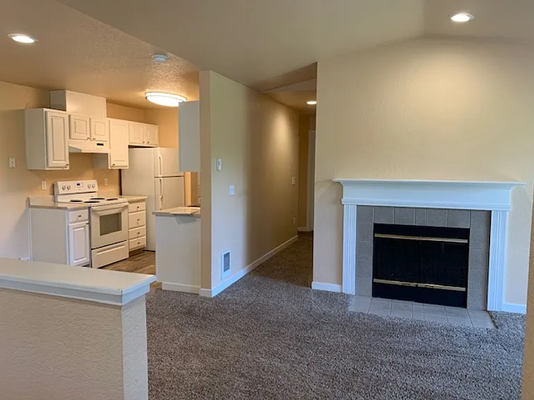 Signature Apartments — Photo 38