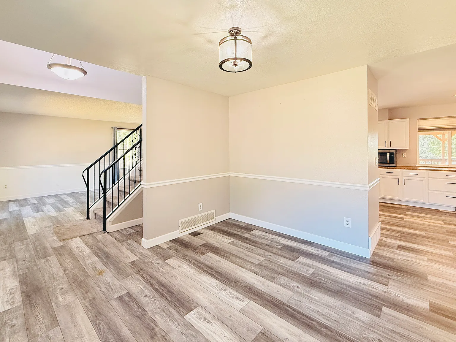 4 bed, 2982 sqft, $3,300 — Photo 2