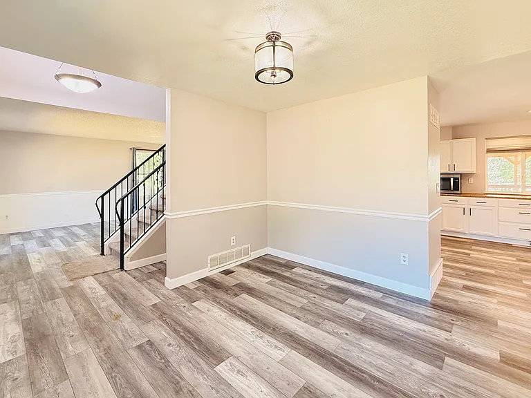 3940 W Union Ave — Photo 2