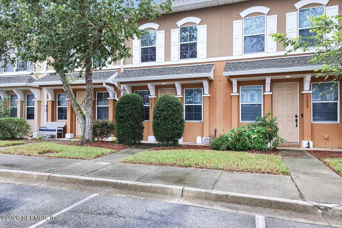 2 bed, 2.5 bath, 1327 sqft, $1,650 — Photo 2