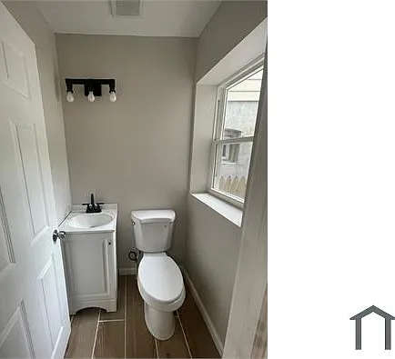 2038 Orleans St — Photo 13