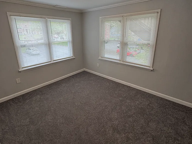 Bedroom (angle 1)