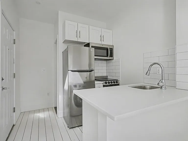 317 E 5th St #5B — Photo 1