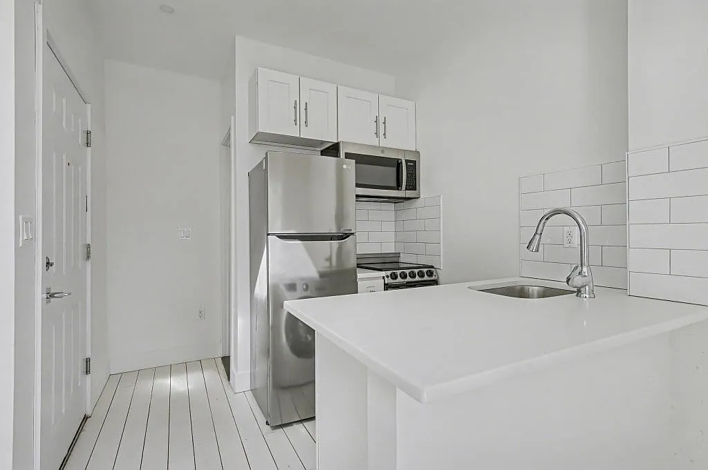 Building Photo - 317 E 5th St #2D