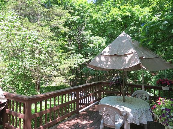 Be one with nature on this extremely private deck.