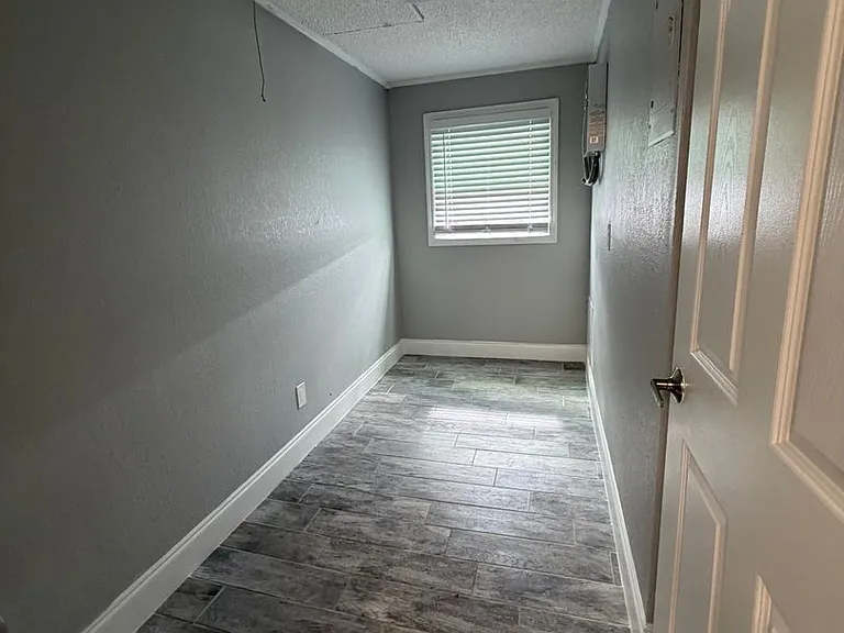 Strawberry Place Apartments — Photo 9