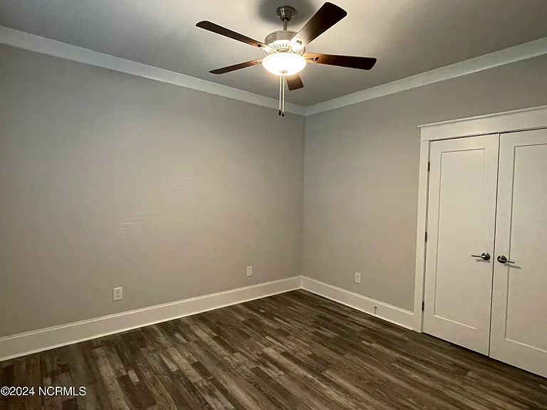 1267 Linden Rd — Photo 11