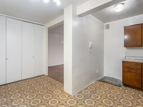 89-15 Parsons Boulevard image 2 of 17