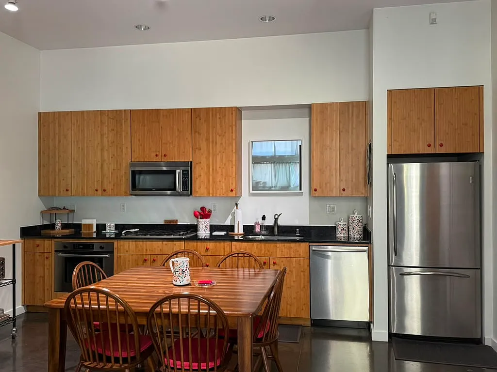 1 bed, 965 sqft, $3,100 — Photo 2