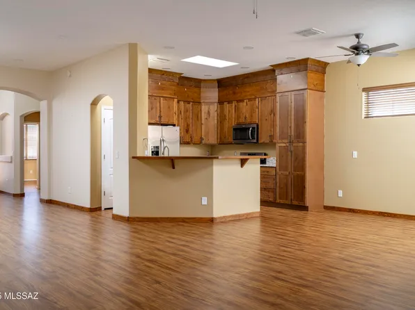 8479 N Sunny Rock Ridge Dr, Tucson, AZ 85743