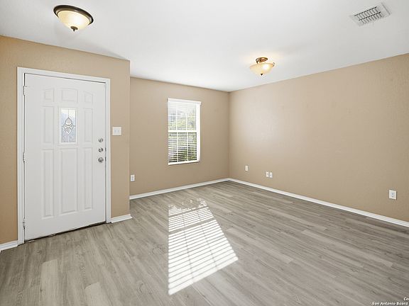 2nd image of 5843 Providence Oak