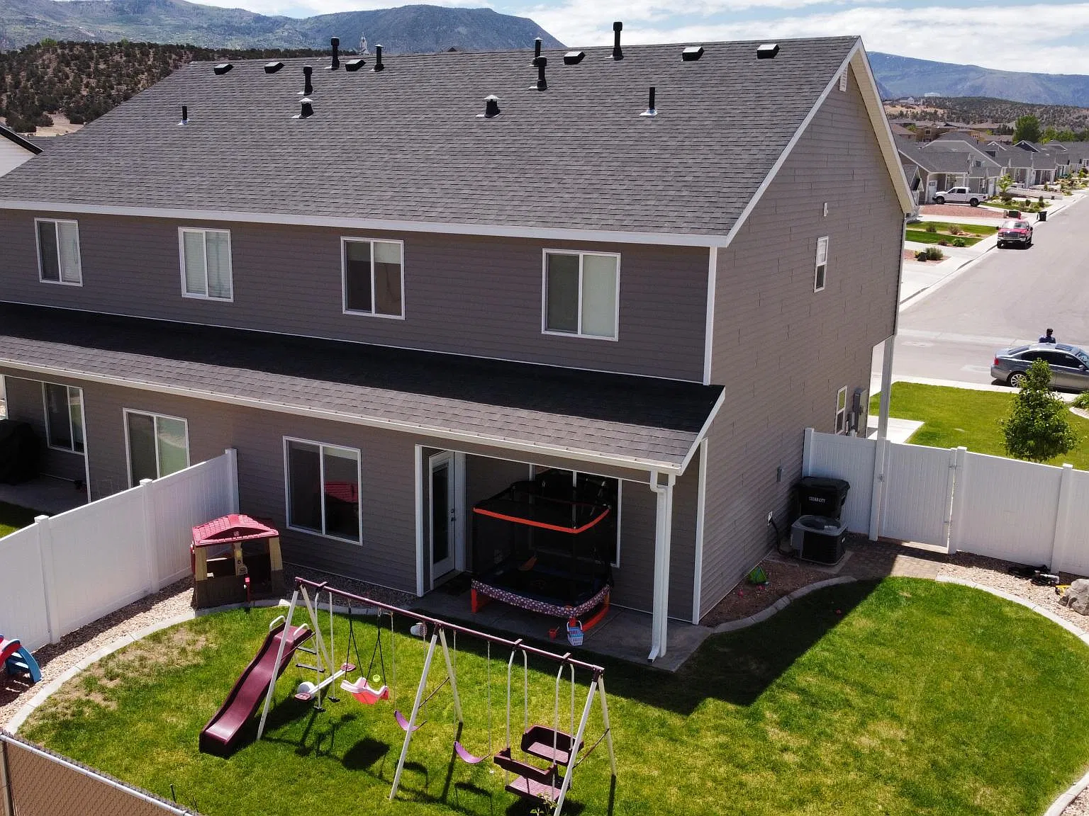 3 bed, 2.5 bath, 1673 sqft, $2,000 — Photo 2