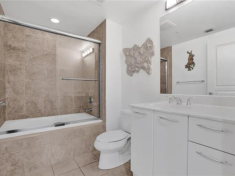 350 SE 2nd St #1720 — Photo 23