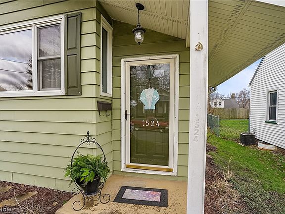 4th image of 1524 24th St NW