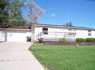 406 4th St, Howe, IN 46746