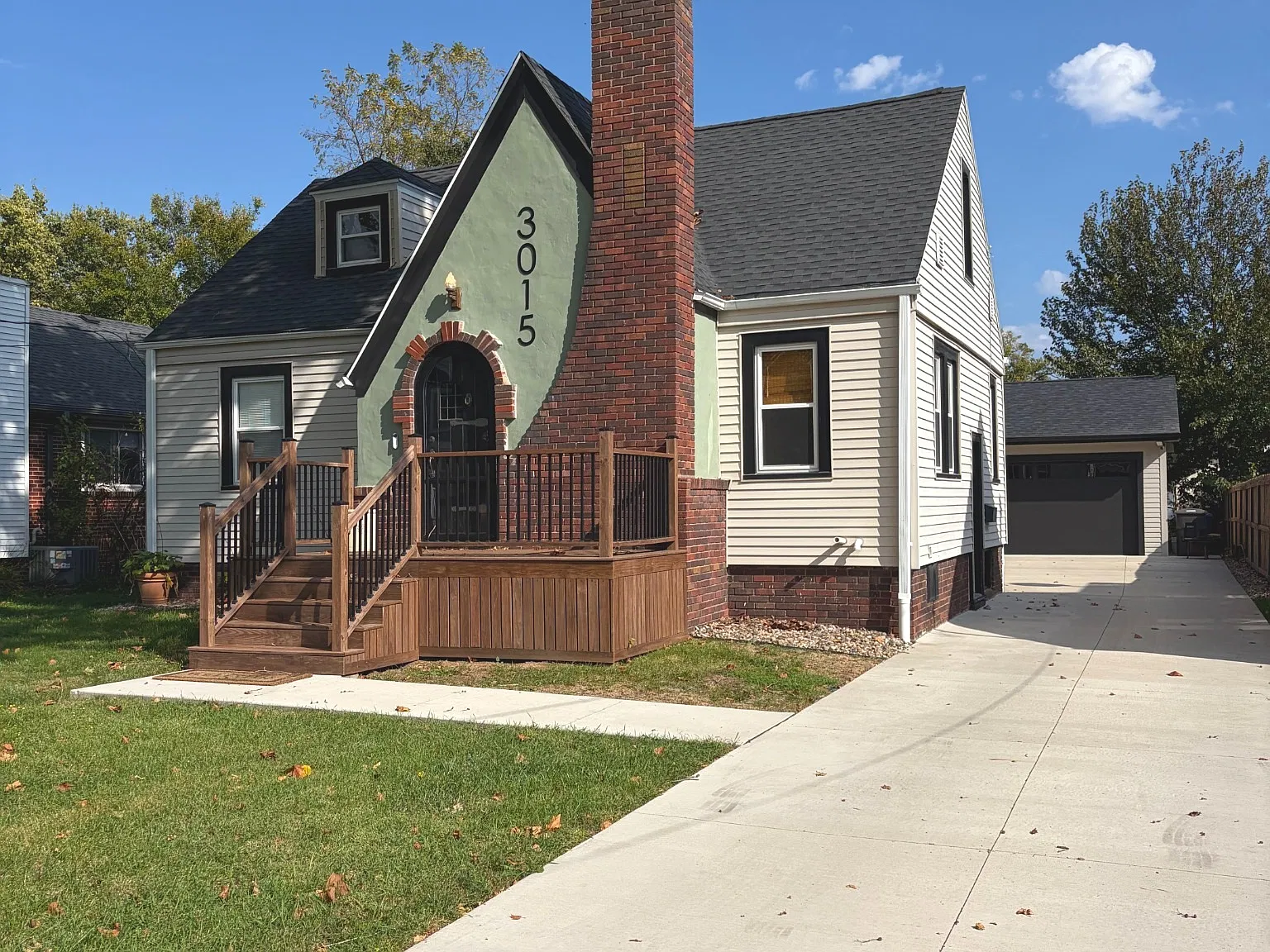 2 bed, 1370 sqft, $2,000 — Photo 1