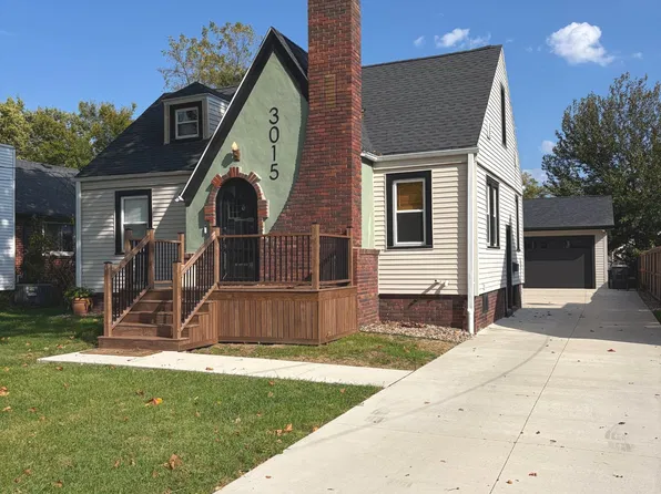 3015 48th St, Des Moines, IA 50310