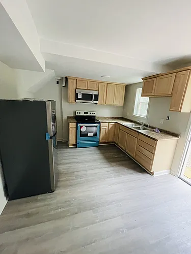 2445 Lowe St Photo 1