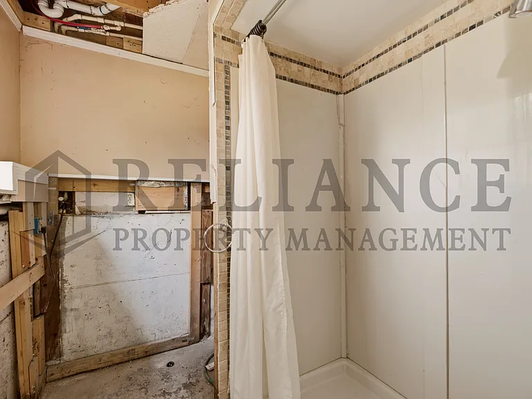 322 S Jonathan St — Photo 48