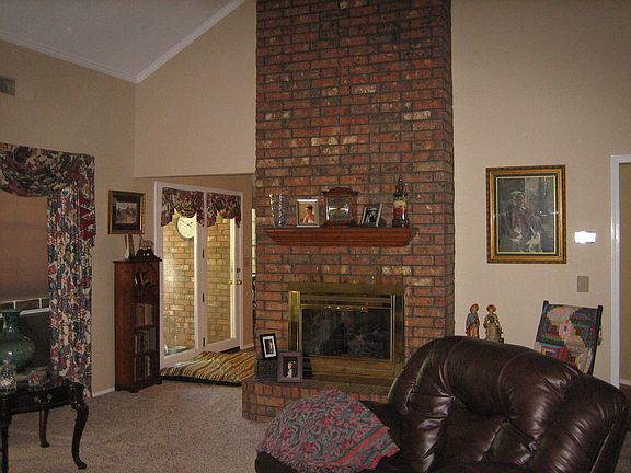 Living Rm w/fireplace